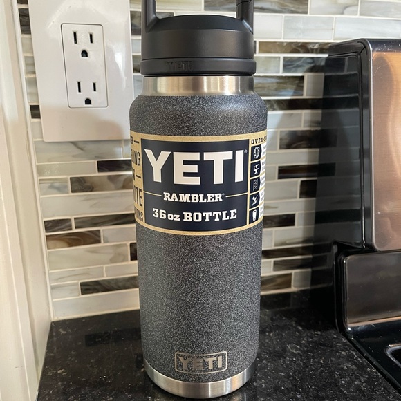 Yeti Rambler 36oz Bottle - Blackstone